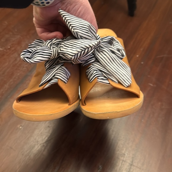 Dolce Vita tan open toe blue white striped ribbon size 8.5 - Picture 5 of 7